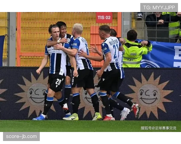 比赛花絮:维罗纳主场因突降大雨中断比赛15分钟 比赛花絮:维罗纳主场因突降大雨中断比赛15分钟