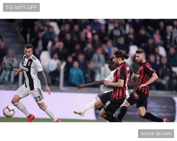 意甲奇景：AC米兰与尤文图斯球迷齐呼-国际米兰加油-争四利益驱动