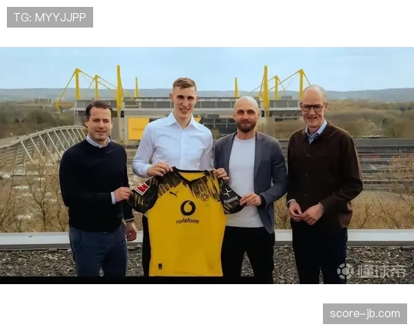 施洛特贝克续约谈判：多特蒙德希望留住后防核心